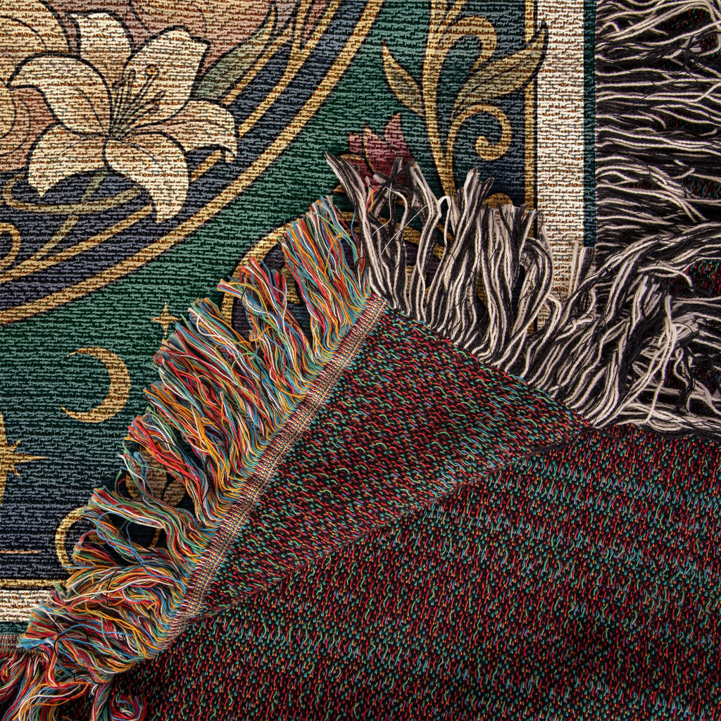 🐾 Woven Blanket Tarot Card - Golden Doodle paws forward